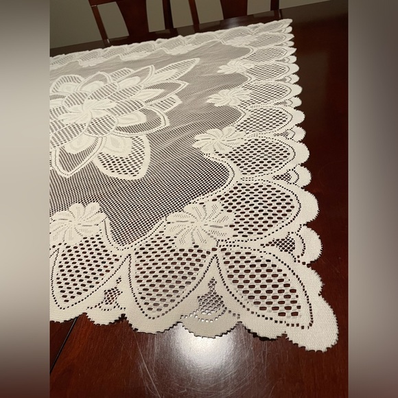 🐚 Lace Table Cover - Picture 5 of 6